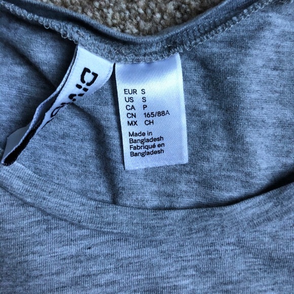 H&M basic grey tee - Picture 2 of 2